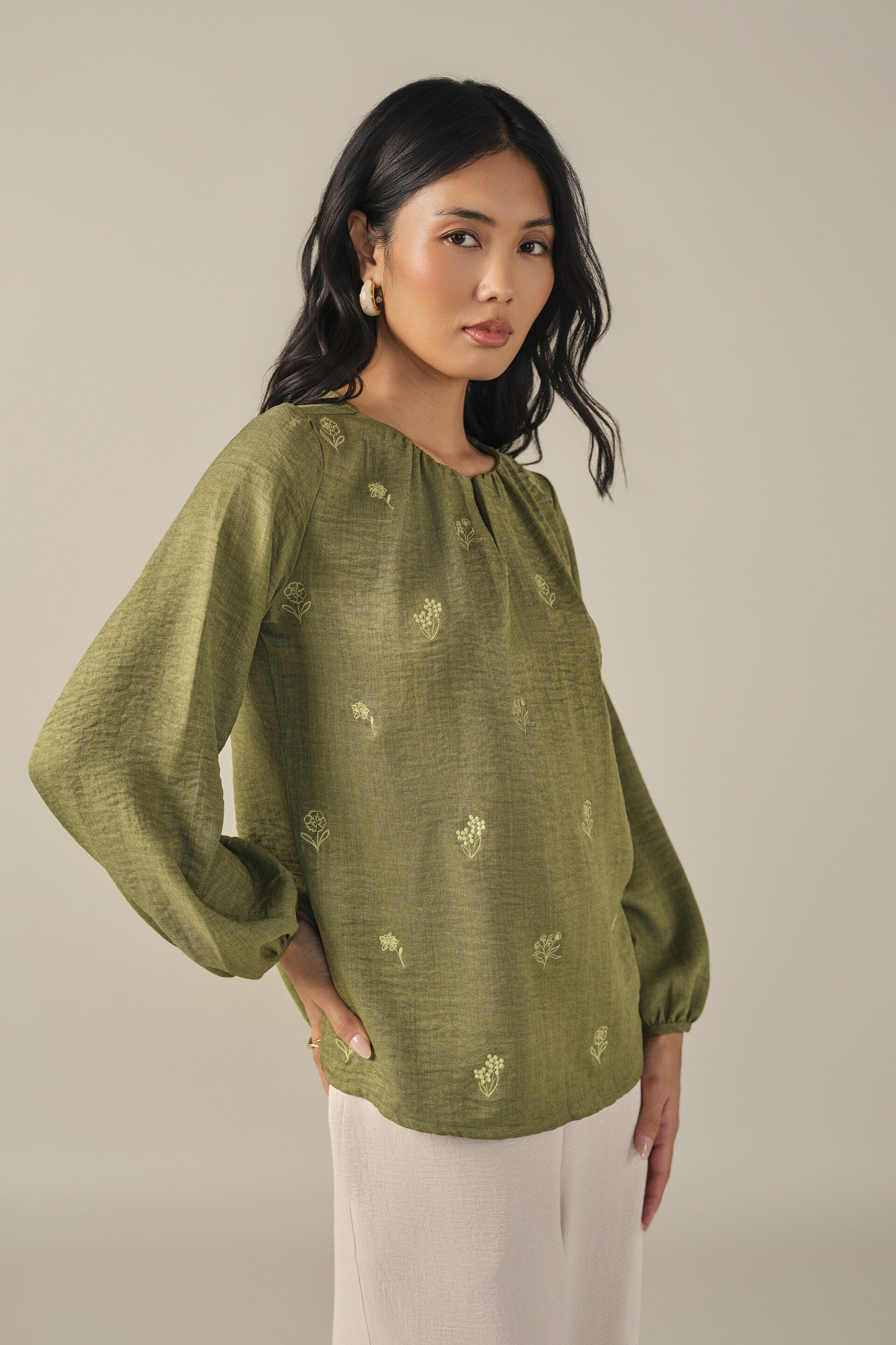 Embroidered Billowy Sleeves Top in Green, Green, image 5